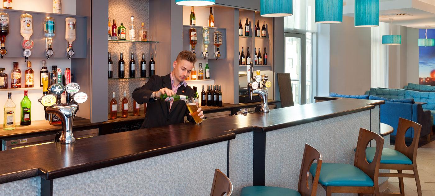 Leonardo Hotel Плаймаут Ресторан фото